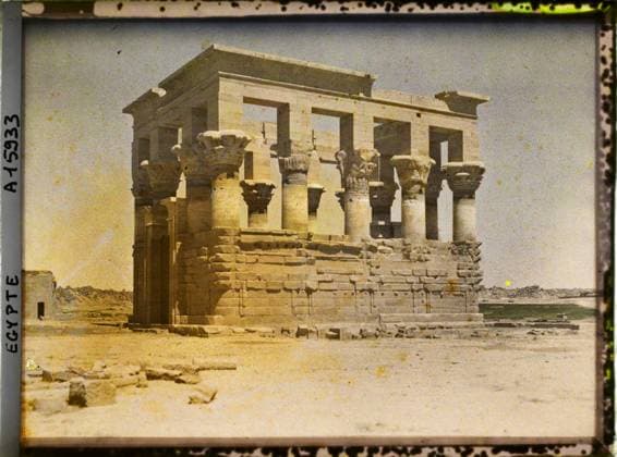 RECORD DATE NOT STATED Philae, Egypt, Africa Kiosk of Trajan , 1918 - Near East, Egypt, Palestine, Cyprus - Paul Castelnau (photographic section of the armies) - (January 9 -October 6) (French - ï»¿Philae , Egypte , Afrique Kiosque de Trajan). Temple, archaeological vestige, kiosk, column, Egyptian polytheism, religious architecture, Habitat , Architecture , Religion, Egypt, Philae, the kiosk Copyright: xpiemagsx AKahnlpie020223-8082 !ACHTUNG AUFNAHMEDATUM GESCHÄTZT!