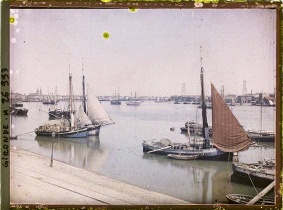 RECORD DATE NOT STATED Bordeaux, France Pinasses in the port , 1920-1921 - Charente, Gironde, Basse -PyrÃ nÃ es, Hautes PyrÃ nÃ es - Fernand Cuville (French - ï»¿Bordeaux , France Pinasses dans le port). River, quay, port, sailboat, agglomeration panorama, river , lake transport, Habitat , Architecture , Transport, France, Bordeaux, view of the port of Bordeaux Copyright: xpiemagsx AKahnlpie020223-21900 !ACHTUNG AUFNAHMEDATUM GESCHÄTZT!