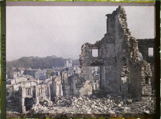 RECORD DATE NOT STATED Verdun , France , 1917 - North of France, Belgium - Paul Castelnau (photographic section of the armies) - (September 1-5) (French - ï»¿Verdun , France). Church, ruins, front, bombing, street , neighborhood, rubble, agglomeration panorama, First World War, Habitat , Architecture, Verdun, Mazel Street Quarter Copyright: xpiemagsx AKahnlpie020223-21112 !ACHTUNG AUFNAHMEDATUM GESCHÄTZT!