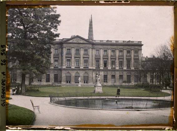 RECORD DATE NOT STATED Bordeaux, France The public garden in front of the town hall , 1920-1921 - Charente, Gironde, Basse -PyrÃ nÃ es, Hautes PyrÃ nÃ es - Fernand Cuville (French - ï»¿Bordeaux , France Le jardin public devant l HÃ tel de ville). Museum, water room, public civil architecture, park , garden, Habitat , Architecture, France, Bordeaux, the town hall Copyright: xpiemagsx AKahnlpie020223-21855 !ACHTUNG AUFNAHMEDATUM GESCHÄTZT!