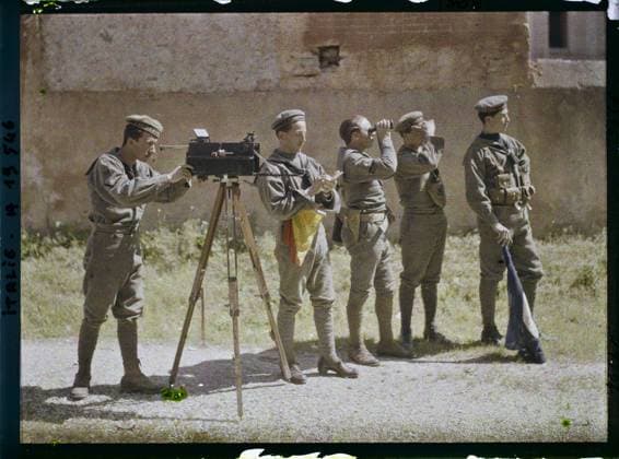 RECORD DATE NOT STATED Torri del Benaco, Lake Garda, Italia Marines de la semaphorique , 1918 - Italy - Fernand Cuville - (March -August) (French - ï»¿Torri del Benaco , lac de Garde , Italie Marins de la SÃ maphorique). Military uniform, group portrait, measurement instrument, rear, semaphore, man, army, Clothing, human beings, sciences , techniques, First World War, society, Italy, Torri, the sailors of semaphoric Copyright: xpiemagsx AKahnlpie020223-14805 !ACHTUNG AUFNAHMEDATUM GESCHÄTZT!