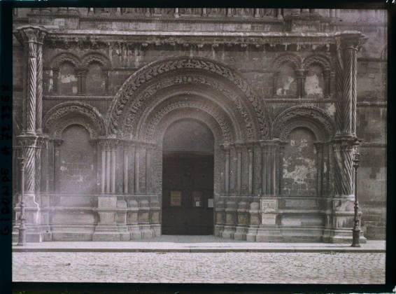 RECORD DATE NOT STATED Bordeaux, France , 1920-1921 - Charente, Gironde, Basse -PyrÃ nÃ es, Hautes PyrÃ nÃ es - Fernand Cuville (French - ï»¿Bordeaux , France). Church, sculpture, column, door, arc , arcade , arceau, Middle Ages, sculpted decor, religious architecture, Art , Habitat , Architecture Copyright: xpiemagsx AKahnlpie020223-23491 !ACHTUNG AUFNAHMEDATUM GESCHÄTZT!