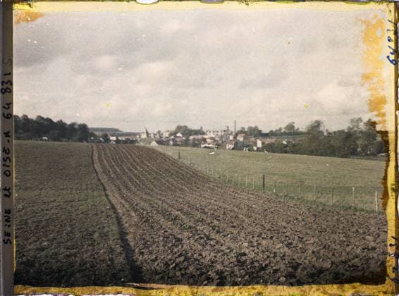 RECORD DATE NOT STATED Domont, France , 1930 - Ile -de -France - StÃ phane Passet - (September -October) (French - ï»¿Domont , France). Landscape, agriculture , breeding, field, agglomeration panorama, Nature , Environment, Economic Activity, Habitat , Architecture, Seine and Oise, Domont, plowing in front of the village Copyright: xpiemagsx AKahnlpie020223-22529 !ACHTUNG AUFNAHMEDATUM GESCHÄTZT!