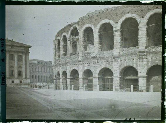 RECORD DATE NOT STATED Verona, Italy Arenes, town hall and Gran Guardia , 1918 - Italy - Fernand Cuville - (March -August) (French - ï»¿VÃ rone , Italie Arenes , HÃ tel de ville et Gran Guardia). Town Hall , Town Hall, Archaeological Vestige, Public Civil Architecture, Amphitheater , Arena, Arc , Arcade , Arceau, Place, Antiquity, Palace , Castle, Habitat , Architecture , Art, Italy, Verona, Arena Mura Galliena Copyright: xpiemagsx AKahnlpie020223-14684 !ACHTUNG AUFNAHMEDATUM GESCHÄTZT!