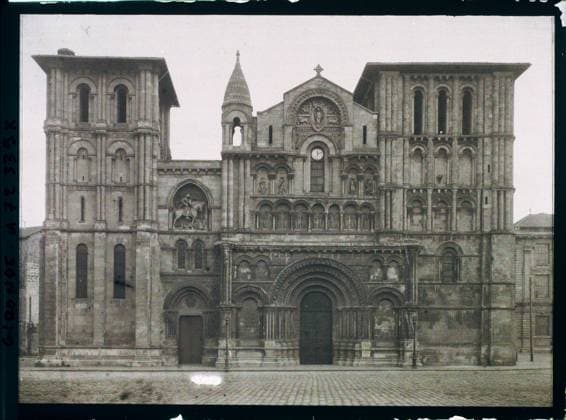 RECORD DATE NOT STATED Bordeaux, France , 1920-1921 - Charente, Gironde, Basse -PyrÃ nÃ es, Hautes PyrÃ nÃ es - Fernand Cuville (French - ï»¿Bordeaux , France). Church, Christianity, Clock, sculpture, bell tower, bas-relief, column, door, arc , arcade , arceau, Middle Ages, sculpted decor, religious architecture, Religion , Art , Habitat , Architecture Copyright: xpiemagsx AKahnlpie020223-23499 !ACHTUNG AUFNAHMEDATUM GESCHÄTZT!