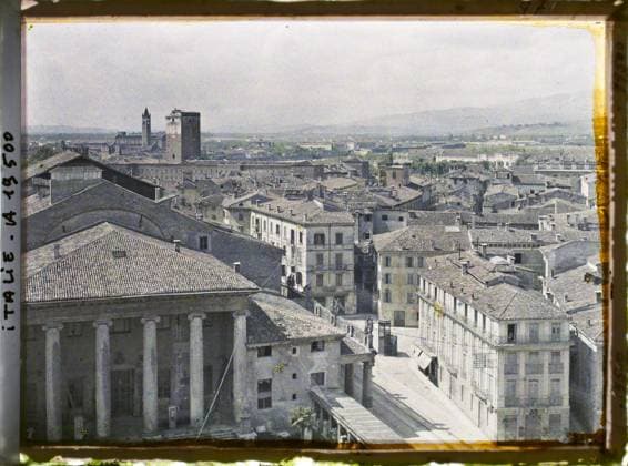 RECORD DATE NOT STATED Verona, Italy Panorama towards the San Zeno basilica , 1918 - Italy - Fernand Cuville - (March -August) (French - ï»¿VÃ rone , Italie Panorama en direction de la basilque San Zeno). Church, Christianity, Roof, Column, Housing, Agglomeration Panorama, Religious Architecture, Religion , Habitat , Architecture, Italy, Verona, Directn Panorama San Zeno Copyright: xpiemagsx AKahnlpie020223-14763 !ACHTUNG AUFNAHMEDATUM GESCHÄTZT!