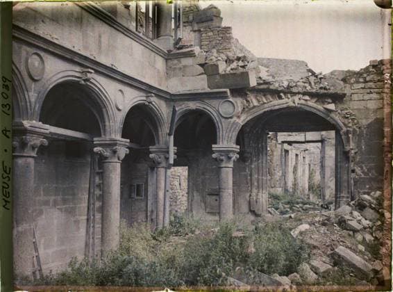 RECORD DATE NOT STATED Verdun , France , 1917 - North of France, Belgium - Paul Castelnau (photographic section of the armies) - (September 1-5) (French - ï»¿Verdun , France). Housing, patio, ruins, front, bombing, arc , arcade , arceau, mansion, rubble, Habitat , Architecture, First World War, France, Verdun, La Princerie, old house Copyright: xpiemagsx AKahnlpie020223-21156 !ACHTUNG AUFNAHMEDATUM GESCHÄTZT!