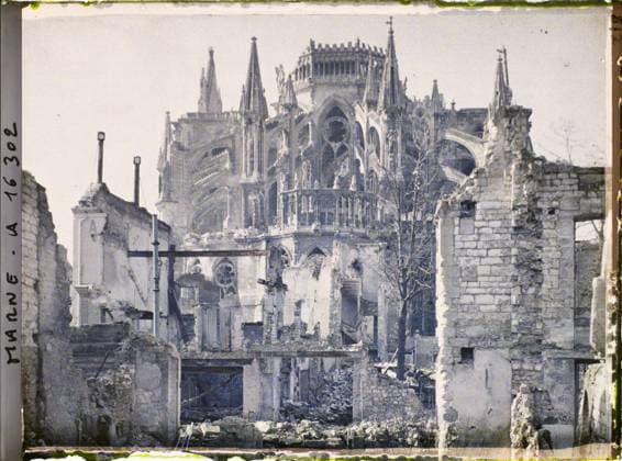 RECORD DATE NOT STATED Reims , Marne , Champagne , France , 1919 - Devastated regions, Marne, Aisne - Paul Castelnau - (February -March) (French - ï»¿Reims , Marne , Champagne , France). Church, ruins, bombing, medium age, rubble, post-war, religious architecture, First World War, Art, Habitat , Architecture, France, Reims, view of the apse of the cathedral Copyright: xpiemagsx AKahnlpie020223-19386 !ACHTUNG AUFNAHMEDATUM GESCHÄTZT!