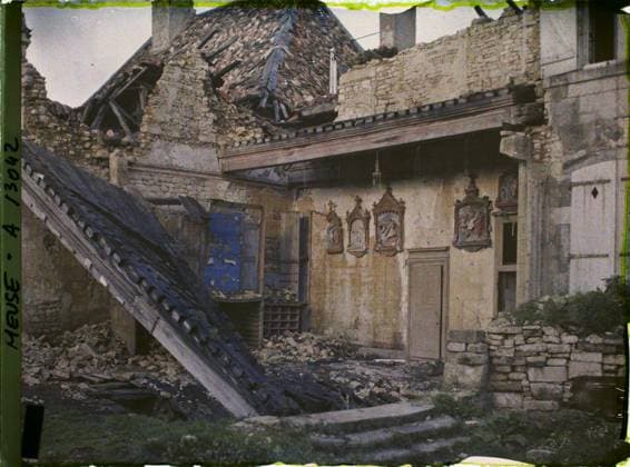 RECORD DATE NOT STATED Verdun , France , 1917 - North of France, Belgium - Paul Castelnau (photographic section of the armies) - (September 1-5) (French - ï»¿Verdun , France). Orphanage, Christianity, sculpture, bas-relief, ruins, front, bombardment, rubble, Society, religion, art, First World War, France , Verdun , Orphelinat St Joseph Copyright: xpiemagsx AKahnlpie020223-21162 !ACHTUNG AUFNAHMEDATUM GESCHÄTZT!