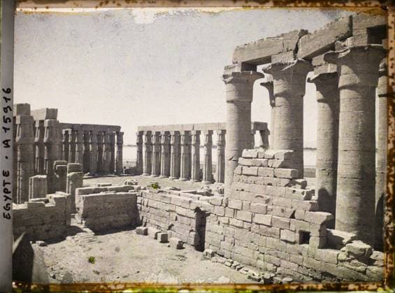 RECORD DATE NOT STATED Louqsor, Egypt, Africa solar courtyard of Amenophis III and colonnade of the court of Amenophis III on the right , 1918 - Near East, Egypt, Palestine, Cyprus - Paul Castelnau (photographic section of the armies) - (January 9 -October 6) (French - ï»¿Louqsor , Egypte , Afrique Cour solaire d Amenophis III et colonnade de la cour d Amenophis III Ã droite). Temple, archaeological vestige, column, Egyptian polytheism, courtyard, Habitat , Architecture , Religion, Egypt, Louqsor, Court of Amenophis III and Colonnade Copyright: xpiemagsx AKahnlpie020223-8065 !ACHTUNG AUFNAHMEDATUM GESCHÄTZT!
