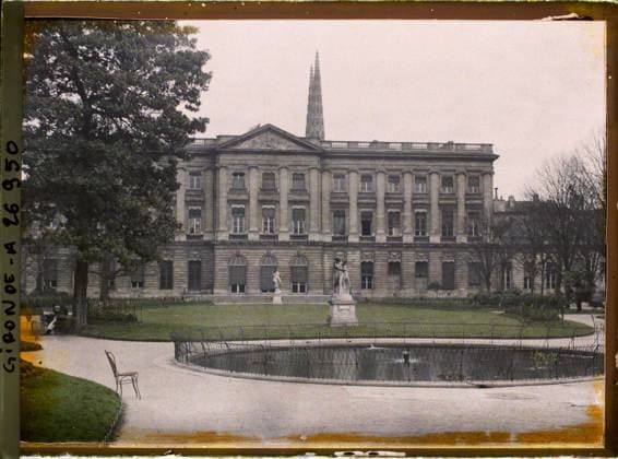 RECORD DATE NOT STATED Bordeaux, France The public garden in front of the town hall , 1920-1921 - Charente, Gironde, Basse -PyrÃ nÃ es, Hautes PyrÃ nÃ es - Fernand Cuville (French - ï»¿Bordeaux , France Le jardin public devant l HÃ tel de Ville). Museum, water room, public civil architecture, park , garden, Habitat , Architecture, France, Bordeaux, the town hall Copyright: xpiemagsx AKahnlpie020223-21857 !ACHTUNG AUFNAHMEDATUM GESCHÄTZT!