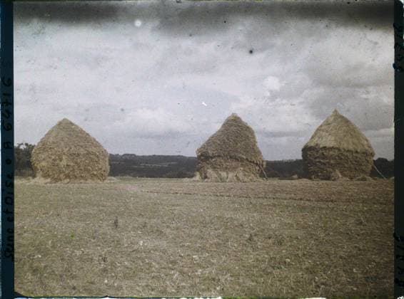 RECORD DATE NOT STATED Maffliers , France , 1930 - Ile -de -France - StÃ phane Passet - (September -October) (French - ï»¿Maffliers , France). Agriculture , Breeding, Hay, Field, Economic activity, Ile de France, maffliers, group of wheat and stormy sky Copyright: xpiemagsx AKahnlpie020223-22504 !ACHTUNG AUFNAHMEDATUM GESCHÄTZT!