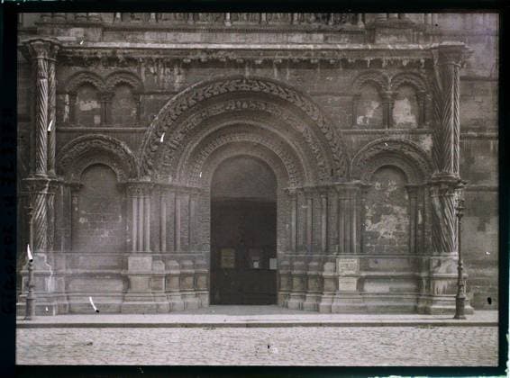 RECORD DATE NOT STATED Bordeaux, France , 1920-1921 - Charente, Gironde, Basse -PyrÃ nÃ es, Hautes PyrÃ nÃ es - Fernand Cuville (French - ï»¿Bordeaux , France). Church, sculpture, column, door, arc , arcade , arceau, Middle Ages, sculpted decor, religious architecture, Art , Habitat , Architecture Copyright: xpiemagsx AKahnlpie020223-23493 !ACHTUNG AUFNAHMEDATUM GESCHÄTZT!