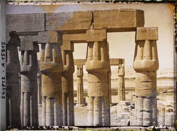 RECORD DATE NOT STATED Louqsor, Egypt, Africa Portico of Entrance to the Solar Court of Amenophis III , 1918 - Near East, Egypt, Palestine, Cyprus - Paul Castelnau (photographic section of the armies) - (January 9 -October 6) (French - ï»¿Louqsor , Egypte , Afrique Portique d entrÃ e de la cour solaire d Amenophis III). Temple, archaeological vestige, column, Egyptian polytheism, Habitat , Architecture , Religion, Egypt, Louqsor, temple of Louqsor. Porticos from the Court of AmÃ nophis III Copyright: xpiemagsx AKahnlpie020223-8064 !ACHTUNG AUFNAHMEDATUM GESCHÄTZT!