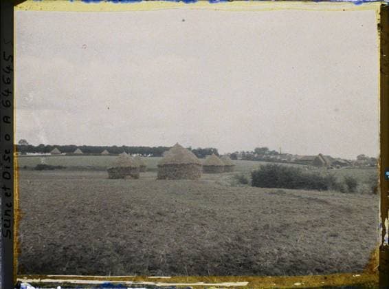 RECORD DATE NOT STATED BouffÃ mont, France , 1930 - Ile -de -France - StÃ phane Passet - (September -October) (French - ï»¿BouffÃ mont , France). Landscape, agriculture , breeding, hay, field, agglomeration panorama, Nature , Environment, Economic Activity, Habitat , Architecture, Ile de France, BouffÃ mont, wheat grinders in front of the village Copyright: xpiemagsx AKahnlpie020223-22489 !ACHTUNG AUFNAHMEDATUM GESCHÄTZT!
