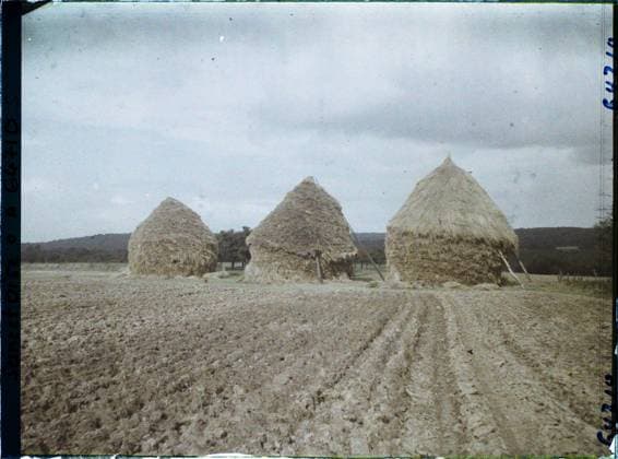 RECORD DATE NOT STATED Maffliers , France , 1930 - Ile -de -France - StÃ phane Passet - (September -October) (French - ï»¿Maffliers , France). Agriculture , Breeding, Hay, Field, Economic activity, Ile de France, mafliers, wheat grinds and land plowing Copyright: xpiemagsx AKahnlpie020223-22499 !ACHTUNG AUFNAHMEDATUM GESCHÄTZT!