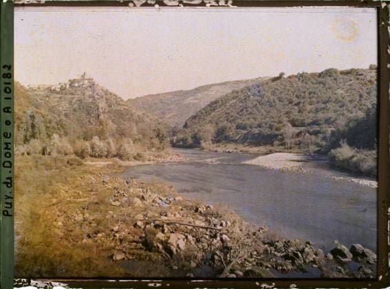 RECORD DATE NOT STATED Elbows, France , 1916-1917 - Auvergne - StÃ phane Passet - (September 1916 - February 1917) (French - ï»¿Coudes , France). Landscape, mont , mountain, valley, forest , wood, river, hydrography, agglomeration panorama, Nature , Environment, Habitat , Architecture, France, elbows, Allier valley, general view of elbows Copyright: xpiemagsx AKahnlpie020223-9431 !ACHTUNG AUFNAHMEDATUM GESCHÄTZT!