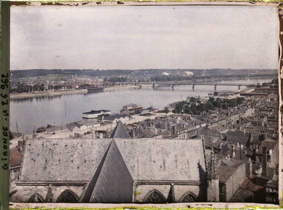 RECORD DATE NOT STATED Bordeaux, France Panorama on the city from the Saint-Michel tower , 1920-1921 - Charente, Gironde, Basse -PyrÃ nÃ es, Hautes PyrÃ nÃ es - Fernand Cuville (French - ï»¿Bordeaux , France Panorama sur la ville depuis la tour Saint-Michel). Church, river, civil engineering, hydrography, agglomeration panorama, bridge, Habitat , architecture, nature , environment, France, Bordeaux, Panorama in Bordeaux (taken from the top of the St Michel tower) Copyright: xpiemagsx AKahnlpie020223-21867 !ACHTUNG AUFNAHMEDATUM GESCHÄTZT!