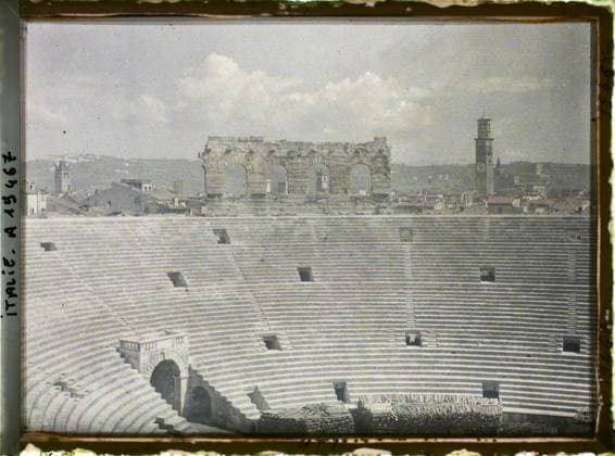 RECORD DATE NOT STATED Verona, Italy inner view of the arenas , 1918 - Italy - Fernand Cuville - (March -August) (French - ï»¿VÃ rone , Italie Vue intÃ rieure des arenes). Archaeological vestige, bell tower, amphitheater , arena, arc , arcade , arceau, agglomeration panorama, Habitat , Architecture, Italy, Verona, interior view of the arenas Copyright: xpiemagsx AKahnlpie020223-14730 !ACHTUNG AUFNAHMEDATUM GESCHÄTZT!