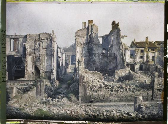 RECORD DATE NOT STATED Verdun , France , 1917 - North of France, Belgium - Paul Castelnau (photographic section of the armies) - (September 1-5) (French - ï»¿Verdun , France). Ruins, front, bombing, street , neighborhood, rubble, First World War, Habitat , Architecture, Verdun , Rue Mazel Copyright: xpiemagsx AKahnlpie020223-21113 !ACHTUNG AUFNAHMEDATUM GESCHÄTZT!