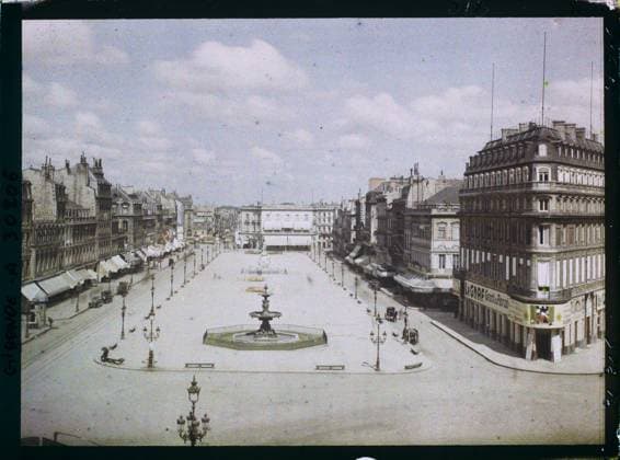 RECORD DATE NOT STATED Bordeaux, France , 1920-1921 - Charente, Gironde, Basse -PyrÃ nÃ es, Hautes PyrÃ nÃ es - Fernand Cuville (French - ï»¿Bordeaux , France). Floor , Reverbera, shop , store, commercial registration, street , neighborhood, fountain, place, store , marquise, Haussmann building, Economic activity, registration , information, housing , architecture, France, Bordeaux, Les AllÃ es de Tourny Copyright: xpiemagsx AKahnlpie020223-23400 !ACHTUNG AUFNAHMEDATUM GESCHÄTZT!