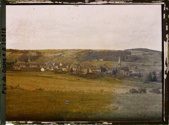 RECORD DATE NOT STATED Besse valley, France , 1916-1917 - Auvergne - StÃ phane Passet - (September 1916 - February 1917) (French - ï»¿VallÃ e de Besse , France). Valley, tower, bell tower, field, agglomeration panorama, Habitat , Architecture, France, Besse, the belfry of Besse Copyright: xpiemagsx AKahnlpie020223-9461 !ACHTUNG AUFNAHMEDATUM GESCHÄTZT!