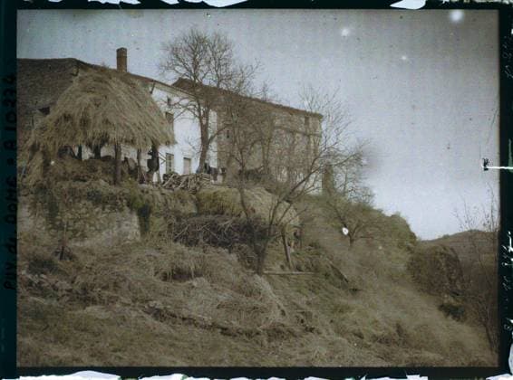 RECORD DATE NOT STATED Perthus , France , 1916-1917 - Auvergne - StÃ phane Passet - (September 1916 - February 1917) (French - ï»¿Perthus , France). Mont , Mountain, Roof, Hay, Rural Architecture, Housing, Habitat , Architecture, France, Perthus, Villages de Perthus, types of houses Copyright: xpiemagsx AKahnlpie020223-9511 !ACHTUNG AUFNAHMEDATUM GESCHÄTZT!