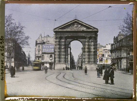 RECORD DATE NOT STATED Bordeaux, France The passage of the tram, Porte d Aquitaine, on the current Place des Victoires , 1920-1921 - Charente, Gironde, Basse -PyrÃ nÃ es, Hautes PyrÃ nÃ es - Fernand Cuville (French - ï»¿Bordeaux , France Le passage du tramway , Porte d Aquitaine , sur l actuelle place des Victoires). Advertising, public civil architecture, street scene, tram, street , neighborhood, door, place, renaissance, pediment, rail transport, man, Economic activity, Habitat , Architecture, Daily Life, Art, Transport, Human Beings, France, Bordeaux, Place and Porte d Aquitaine Copyright: xpiemagsx AKahnlpie020223-21889 !ACHTUNG AUFNAHMEDATUM GESCHÄTZT!