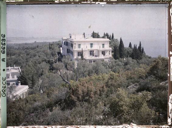 RECORD DATE NOT STATED Corfu, Greece L Achilleion - La Villa , 1913 - Balkans, Italy - Jean Brunhes and Auguste LÃ on - (September - October 23) (French - ï»¿Corfou , Grece L Achilleion - La villa). Column, balcony , loggia, villa, park , garden, palace , castle, Habitat , Architecture, Greece, Corfu, Achilleion - La Villa Copyright: xpiemagsx AKahnlpie020223-1388 !ACHTUNG AUFNAHMEDATUM GESCHÄTZT!