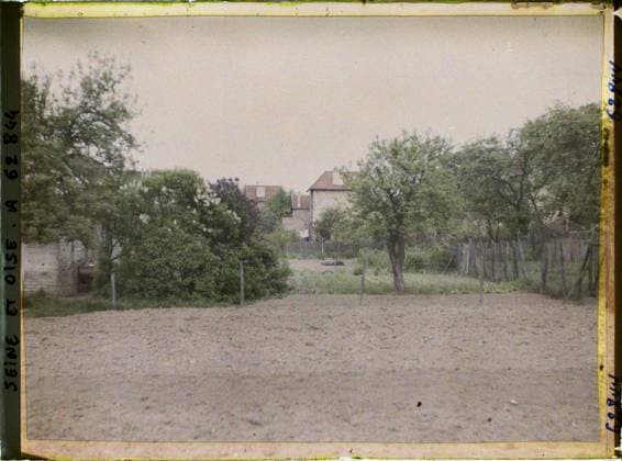 RECORD DATE NOT STATED Marly-le-Roi, France , 1930 - Ile -de -France - StÃ phane Passet - (June 28 -July 8) (French - ï»¿Marly-le-Roi , France). Agriculture , Breeding, Closing, Vegetable, Economic activity, Seine et Oise, Marly-Le Roy, houses and gardens Copyright: xpiemagsx AKahnlpie020223-21352 !ACHTUNG AUFNAHMEDATUM GESCHÄTZT!