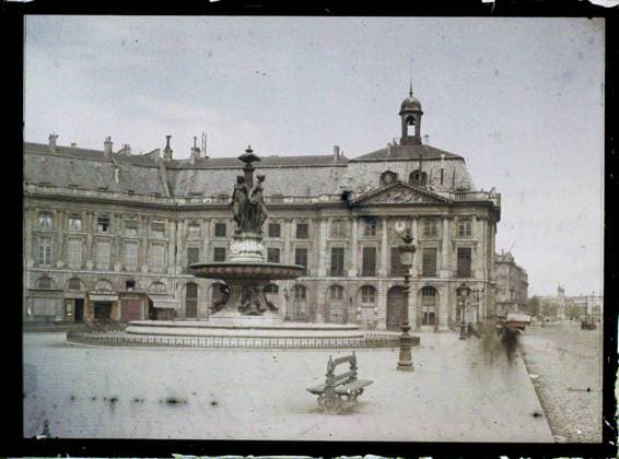 RECORD DATE NOT STATED Bordeaux, France , 1920-1921 - Charente, Gironde, Basse -PyrÃ nÃ es, Hautes PyrÃ nÃ es - Fernand Cuville (French - ï»¿Bordeaux , France). Floor , Reverbera, statue, clock, sculpture, bell tower, public civil architecture, banking , finances, street , neighborhood, hydraulic installation, fountain, basket, place, Art, Habitat , Architecture, Economic Activity, France, Bordeaux, Fontaine des Trois Graces Copyright: xpiemagsx AKahnlpie020223-23407 !ACHTUNG AUFNAHMEDATUM GESCHÄTZT!