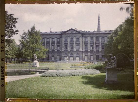 RECORD DATE NOT STATED Bordeaux, France , 1920-1921 - Charente, Gironde, Basse -PyrÃ nÃ es, Hautes PyrÃ nÃ es - Fernand Cuville (French - ï»¿Bordeaux , France). Statue, town hall , town hall, public civil architecture, administration, renaissance, pediment, park , garden, flowerbed, flag, palace , castle, Habitat , architecture, company, art, France, Bordeaux, the town hall Copyright: xpiemagsx AKahnlpie020223-23399 !ACHTUNG AUFNAHMEDATUM GESCHÄTZT!