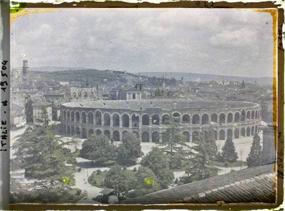 RECORD DATE NOT STATED Verona, Italy Panorama on the arenas , 1918 - Italy - Fernand Cuville - (March -August) (French - ï»¿VÃ rone , Italie Panorama sur les arenes). Archaeological vestige, bell tower, amphitheater , arena, arc , arcade , arceau, post-war period, agglomeration panorama, Habitat , Architecture, First World War, Italy, Verona, panorama on the arenas Copyright: xpiemagsx AKahnlpie020223-14767 !ACHTUNG AUFNAHMEDATUM GESCHÄTZT!