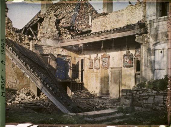 RECORD DATE NOT STATED Verdun , France , 1917 - North of France, Belgium - Paul Castelnau (photographic section of the armies) - (September 1-5) (French - ï»¿Verdun , France). Orphanage, Christianity, sculpture, bas-relief, ruins, front, bombardment, rubble, Society, religion, art, First World War, France , Verdun , Orphelinat St Joseph Copyright: xpiemagsx AKahnlpie020223-21160 !ACHTUNG AUFNAHMEDATUM GESCHÄTZT!