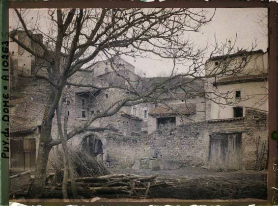 RECORD DATE NOT STATED Perthus , France , 1916-1917 - Auvergne - StÃ phane Passet - (September 1916 - February 1917) (French - ï»¿Perthus , France). Rural architecture, home, street , neighborhood, hydraulic installation, fountain, Habitat , Architecture, France, Perthus, the village Copyright: xpiemagsx AKahnlpie020223-9498 !ACHTUNG AUFNAHMEDATUM GESCHÄTZT!