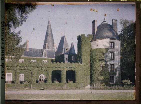 RECORD DATE NOT STATED Saint-Cirgues-sur-Couze, France , 1916-1917 - Auvergne - StÃ phane Passet - (September 1916 - February 1917) (French - ï»¿Saint-Cirgues-sur-Couze , France). Personality of nobility, ivy, tower, portico, renaissance, dome , dome, palace , castle, Personality, art, housing , architecture, France, St Cirgues, ChÃ¢teau de St Cirgues - Property of the Count of Hunolstein Copyright: xpiemagsx AKahnlpie020223-9900 !ACHTUNG AUFNAHMEDATUM GESCHÄTZT!