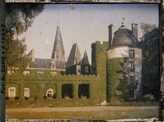RECORD DATE NOT STATED Saint-Cirgues-sur-Couze, France , 1916-1917 - Auvergne - StÃ phane Passet - (September 1916 - February 1917) (French - ï»¿Saint-Cirgues-sur-Couze , France). Personality of nobility, ivy, tower, portico, renaissance, dome , dome, palace , castle, Personality, art, housing , architecture, France, St Cirgues, ChÃ¢teau de St Cirgues - Property of the Count of Hunolstein Copyright: xpiemagsx AKahnlpie020223-9901 !ACHTUNG AUFNAHMEDATUM GESCHÄTZT!