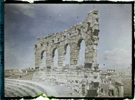 RECORD DATE NOT STATED Verona, Italy vestige of the wall surrounding the arenas , 1918 - Italy - Fernand Cuville - (March -August) (French - ï»¿VÃ rone , Italie Vestige du mur entourant les arenes). Archaeological vestige, amphitheater , arena, arc , arcade , arceau, antiquity, Habitat , Architecture , Art, Italy, Verona, old Gallen wall Copyright: xpiemagsx AKahnlpie020223-14732 !ACHTUNG AUFNAHMEDATUM GESCHÄTZT!
