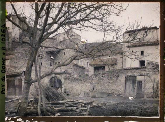 RECORD DATE NOT STATED Perthus , France , 1916-1917 - Auvergne - StÃ phane Passet - (September 1916 - February 1917) (French - ï»¿Perthus , France). Rural architecture, home, street , neighborhood, hydraulic installation, fountain, Habitat , Architecture, France, Perthus, the village Copyright: xpiemagsx AKahnlpie020223-9499 !ACHTUNG AUFNAHMEDATUM GESCHÄTZT!