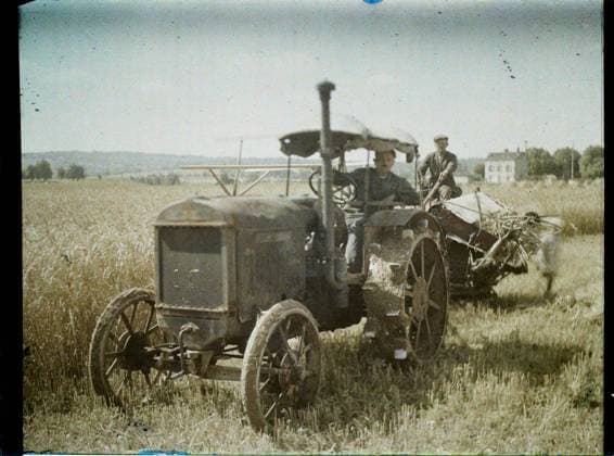 RECORD DATE NOT STATED BouffÃ mont, France , 1930 - Ile -de -France - StÃ phane Passet - (June 28 -July 8) (French - ï»¿BouffÃ mont , France). Agriculture , breeding, work scene, car transport, rural life, harvest, field, peasant, agricultural equipment, man, Economic activity, daily life, transport, human beings Copyright: xpiemagsx AKahnlpie020223-22612 !ACHTUNG AUFNAHMEDATUM GESCHÄTZT!