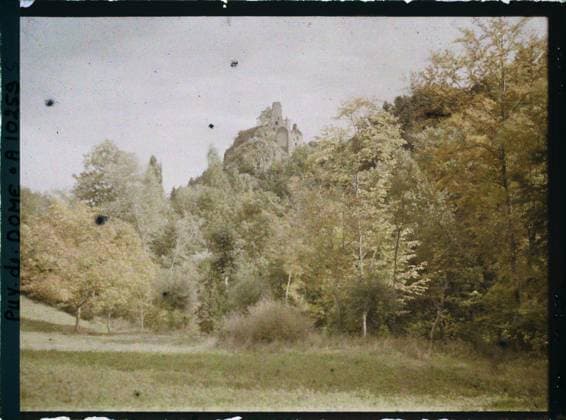 RECORD DATE NOT STATED Rambaud, France , 1916-1917 - Auvergne - StÃ phane Passet - (September 1916 - February 1917) (French - ï»¿Rambaud , France). Landscape, archaeological vestige, forest , wood, fortress, medium age, vegetation , botany, cliff, Nature , Environment, Habitat , Architecture, Art, France, Rauchaud, ruins of the castle of Rauchaud, Valley of the Couze Copyright: xpiemagsx AKahnlpie020223-9496 !ACHTUNG AUFNAHMEDATUM GESCHÄTZT!