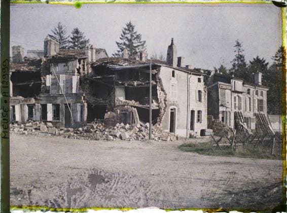 RECORD DATE NOT STATED Verdun , France , 1917 - North of France, Belgium - Paul Castelnau (photographic section of the armies) - (September 1-5) (French - ï»¿Verdun , France). Commercial registration, ruins, front, bombing, place, barbed wire, rubble, Registration , Information, First World War, Verdun, place de la Citadelle ruined houses Copyright: xpiemagsx AKahnlpie020223-21119 !ACHTUNG AUFNAHMEDATUM GESCHÄTZT!