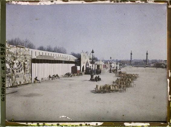 RECORD DATE NOT STATED Bordeaux, France La Foire on the Place des Quinconces , 1920-1921 - Charente, Gironde, Basse -PyrÃ nÃ es, Hautes PyrÃ nÃ es - Fernand Cuville (French - ï»¿Bordeaux , France La foire sur la place des Quinconces). Floor , RÃ verbere, street animation, market , fair, column, street scene, street , neighborhood, place, ephemeral installation, Entertainment, economic activity, daily life, housing , architecture, France, Bordeaux, Place des Quinconces (during the Fair, October 1920) Copyright: xpiemagsx AKahnlpie020223-21885 !ACHTUNG AUFNAHMEDATUM GESCHÄTZT!