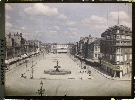 RECORD DATE NOT STATED Bordeaux, France , 1920-1921 - Charente, Gironde, Basse -PyrÃ nÃ es, Hautes PyrÃ nÃ es - Fernand Cuville (French - ï»¿Bordeaux , France). Floor , Reverbera, shop , store, commercial registration, street , neighborhood, fountain, place, store , marquise, Haussmann building, Economic activity, registration , information, housing , architecture, France, Bordeaux, Les AllÃ es de Tourny Copyright: xpiemagsx AKahnlpie020223-23402 !ACHTUNG AUFNAHMEDATUM GESCHÄTZT!