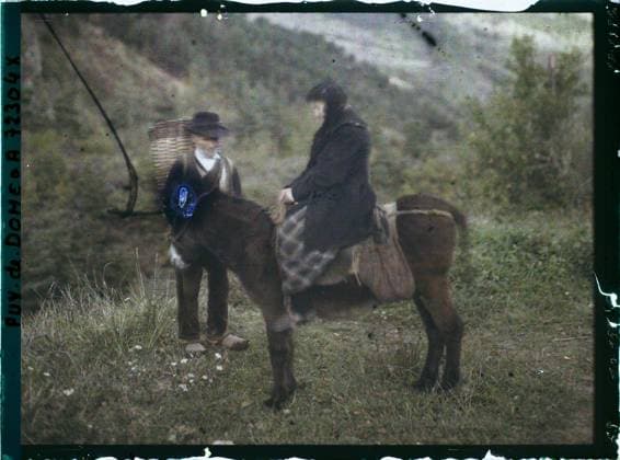 RECORD DATE NOT STATED Saurier, France , 1916-1917 - Auvergne - StÃ phane Passet - (September 1916 - February 1917) (French - ï»¿Saurier , France). Animal transport, woman, mont , mountain, real animal, shoe, portrait, peasant, ane, hairstyle , headgear, man, Transport, human beings, animal Copyright: xpiemagsx AKahnlpie020223-9552 !ACHTUNG AUFNAHMEDATUM GESCHÄTZT!