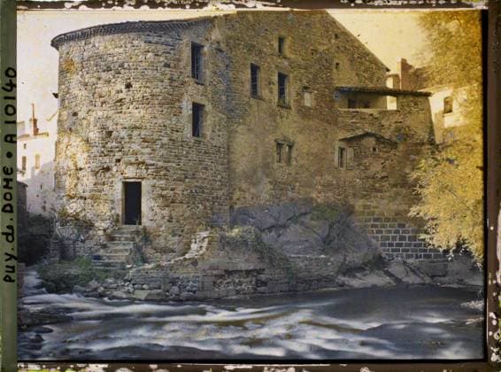 RECORD DATE NOT STATED Elbows, France , 1916-1917 - Auvergne - StÃ phane Passet - (September 1916 - February 1917) (French - ï»¿Coudes , France). Waterfall, tower, river, home, hydrography, Middle Ages, Habitat , architecture, nature , environment, art, France, elbows, view of the Couze Copyright: xpiemagsx AKahnlpie020223-9391 !ACHTUNG AUFNAHMEDATUM GESCHÄTZT!