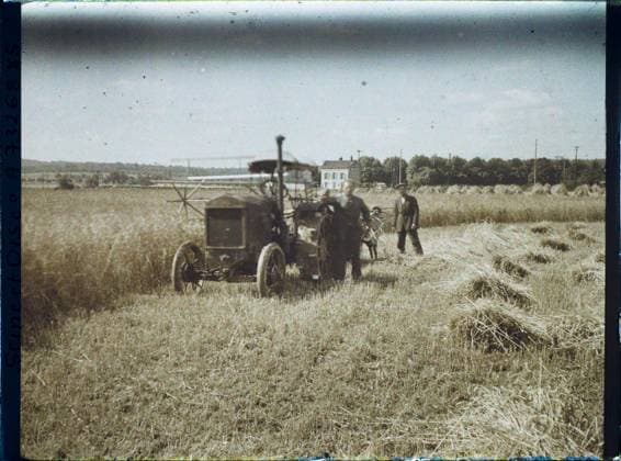 RECORD DATE NOT STATED BouffÃ mont, France , 1930 - Ile -de -France - StÃ phane Passet - (June 28 -July 8) (French - ï»¿BouffÃ mont , France). Agriculture , breeding, work scene, car transport, hay, rural life, harvest, field, peasant, agricultural equipment, man, Economic activity, daily life, transport, human beings Copyright: xpiemagsx AKahnlpie020223-22609 !ACHTUNG AUFNAHMEDATUM GESCHÄTZT!