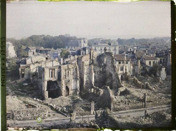RECORD DATE NOT STATED Verdun , France , 1917 - North of France, Belgium - Paul Castelnau (photographic section of the armies) - (September 1-5) (French - ï»¿Verdun , France). Church, ruins, front, bombing, street , neighborhood, rubble, agglomeration panorama, First World War, Habitat , Architecture, Verdun, Mazel Street Quarter Copyright: xpiemagsx AKahnlpie020223-21114 !ACHTUNG AUFNAHMEDATUM GESCHÄTZT!