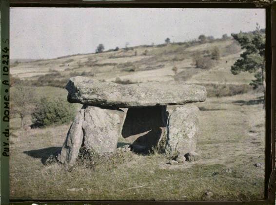 RECORD DATE NOT STATED Saint-Nectaire, France , 1916-1917 - Auvergne - StÃ phane Passet - (September 1916 - February 1917) (French - ï»¿Saint-Nectaire , France). Archaeological vestige, religious practice, funerary architecture, prehistory, religious architecture, Habitat , Architecture , Religion, France, St Nectaire, dolmen of St Nectaire Copyright: xpiemagsx AKahnlpie020223-9480 !ACHTUNG AUFNAHMEDATUM GESCHÄTZT!