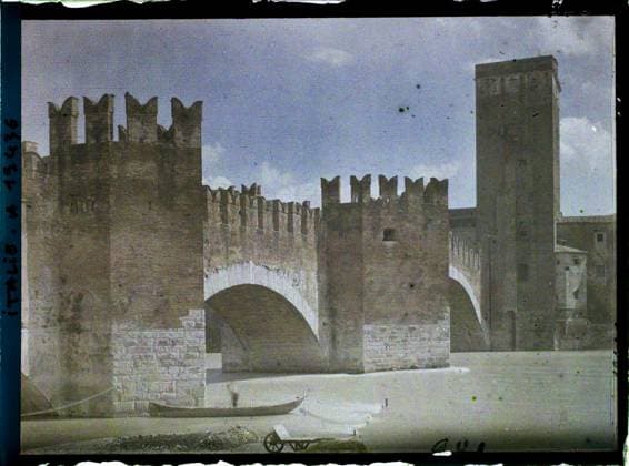RECORD DATE NOT STATED Vero, Italy Pont Scaliger Ou Ponte Castel Vecchio , 1918 - Italy - Fernand Cuville - (March -August) (French - ï»¿VÃ rone , Italie Pont Scaliger ou ponte Castel Vecchio). River, civil engineering, public civil architecture, boat, fortified architecture, fortifications, bridge, Habitat , Architecture, Italy, Verona, old castle bridge Copyright: xpiemagsx AKahnlpie020223-14701 !ACHTUNG AUFNAHMEDATUM GESCHÄTZT!